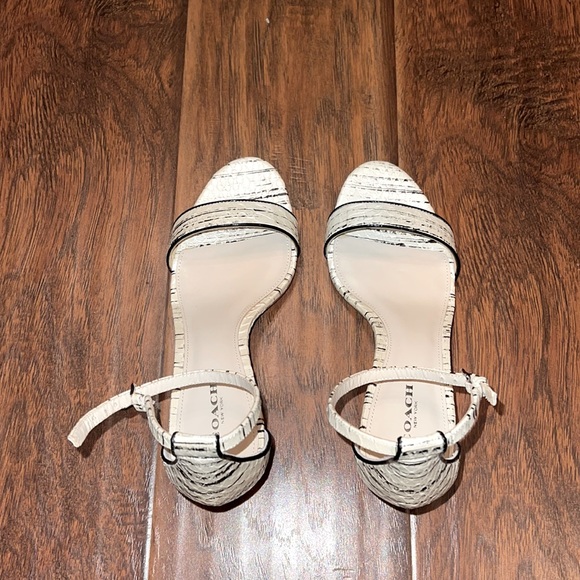 Coach - Picture 1 of 2